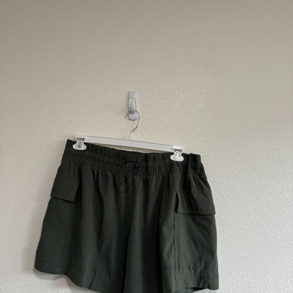 Abercrombie and Fitch Traveler Shorts with Cargo Pockets in Army Green XL - Picture 6 of 12